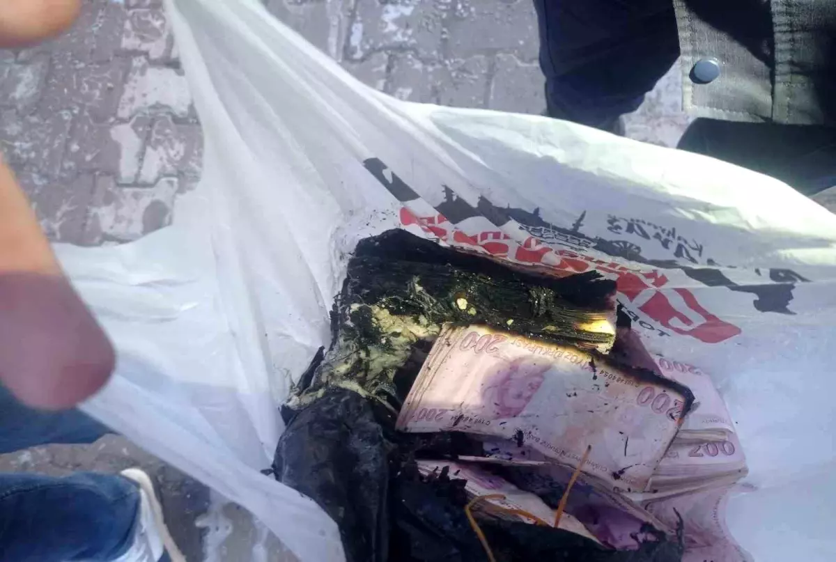 İtfaiye erleri alevlerin arasından Kur\'an-ı Kerim\'i kurtardı