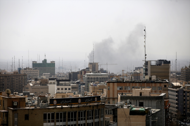 Orta Doğu'da yeni savaş! ABD ve İsrail saldırdı, İran karşılık veriyor Orta Doğu'da yeni savaş! ABD ve İsrail saldırdı, İran karşılık veriyor