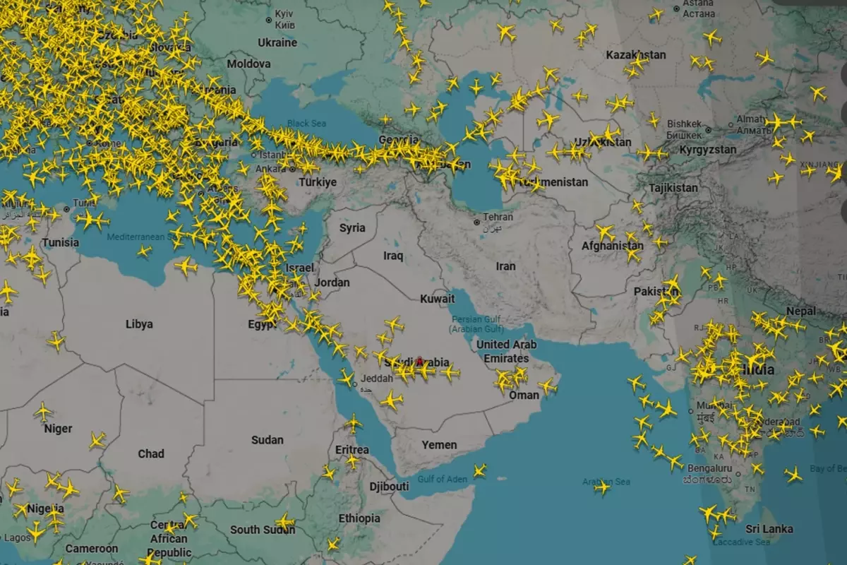 Orta Doğu hava sahası kapandı: Uçuşlar durdu, gökyüzü boşaldı