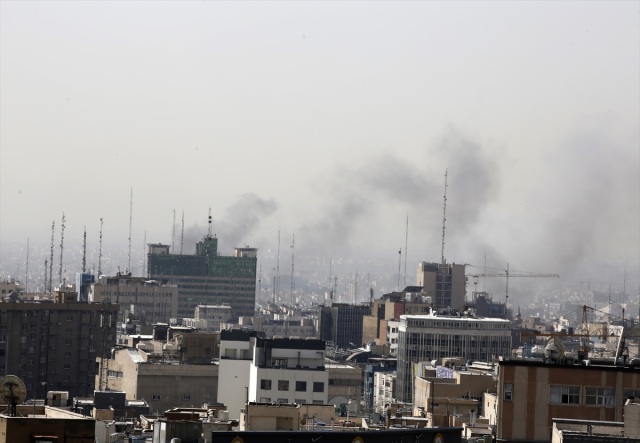 Tahran'da peş peşe patlamalar! İşte ilk görüntüler