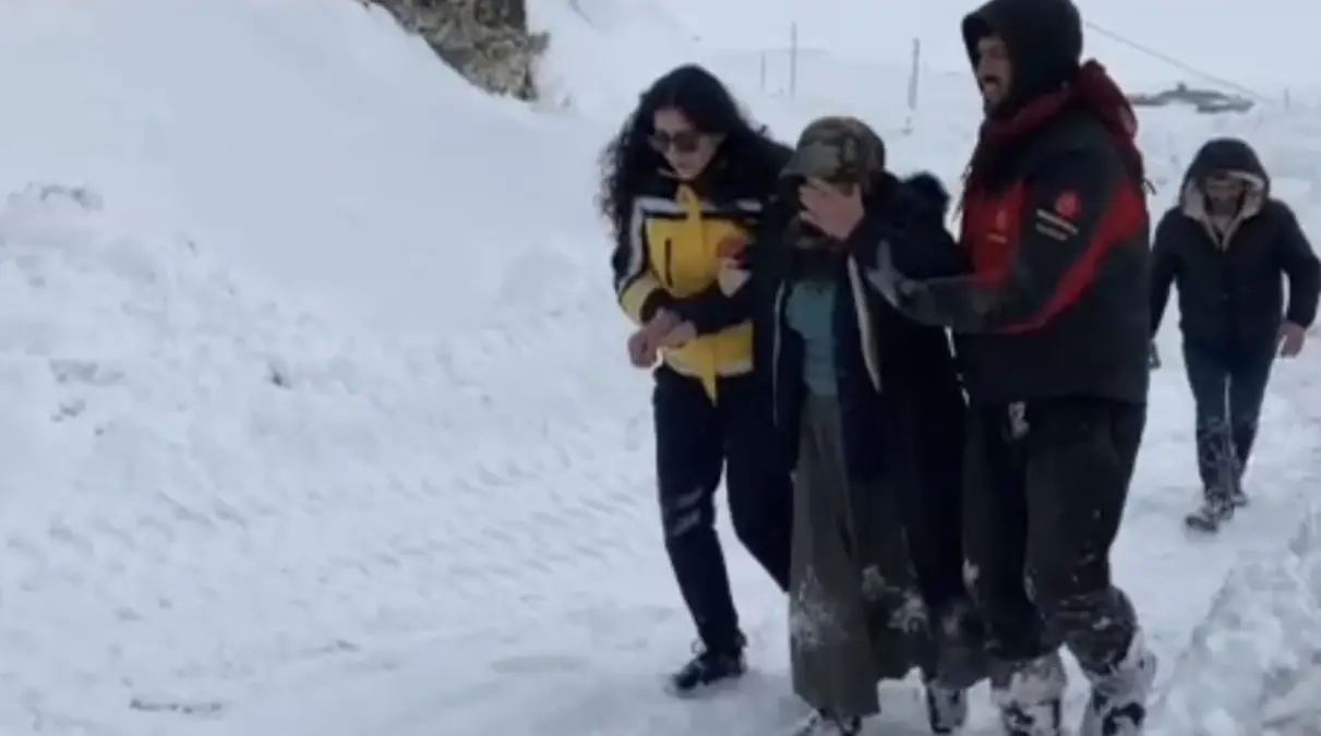 Karla Kapanan Yolda Zor Anlar