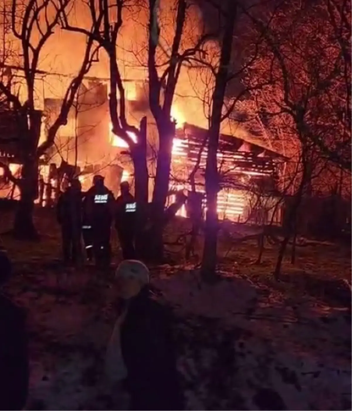 Eskipazar\'da Yangın: Ahşap Ev Kullanılamaz Hale Geldi