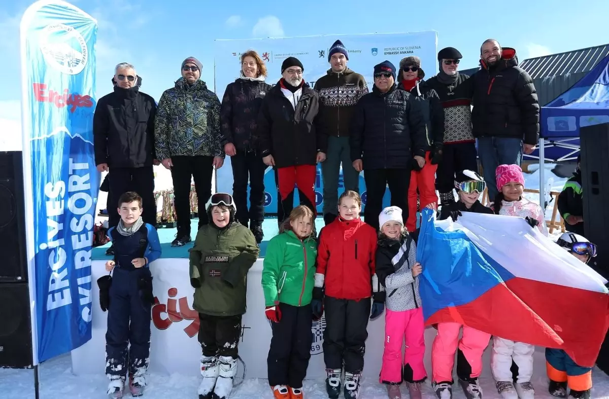 5. Diplomatik Kayak Yarışı\'nda dereceye girenler ödüllendirildi