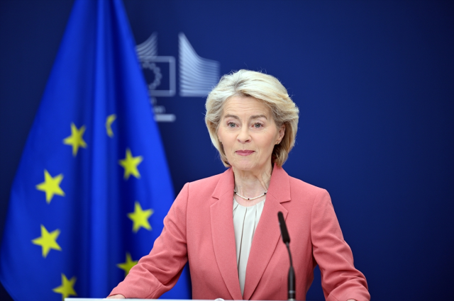 AB Komisyonu Başkanı von der Leyen: 'İran'da güvenilir bir geçişe acilen ihtiyaç duyuluyor' AB Komisyonu Başkanı von der Leyen: 'İran'da güvenilir bir geçişe acilen ihtiyaç duyuluyor'