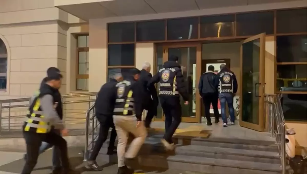 ATAŞEHİR\'de Sürücüye Sopalı Saldırı