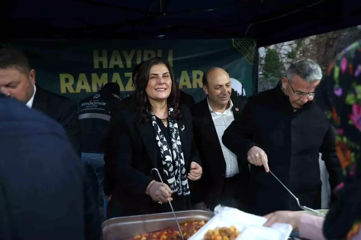 Başkan Çerçioğlu Köşk\'te vatandaşlarla iftar sofrasında bir araya geldi