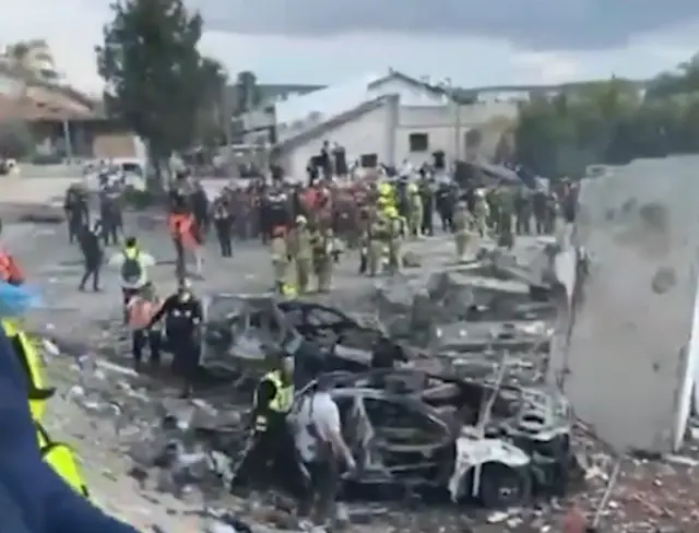 Bölge harabeye döndü! İran'ın İsrail'e düzenlediği füze saldırısında bilanço ağırlaşıyor