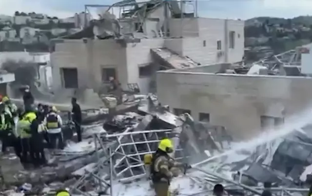 Bölge harabeye döndü! İran'ın İsrail'e düzenlediği füze saldırısında bilanço ağırlaşıyor