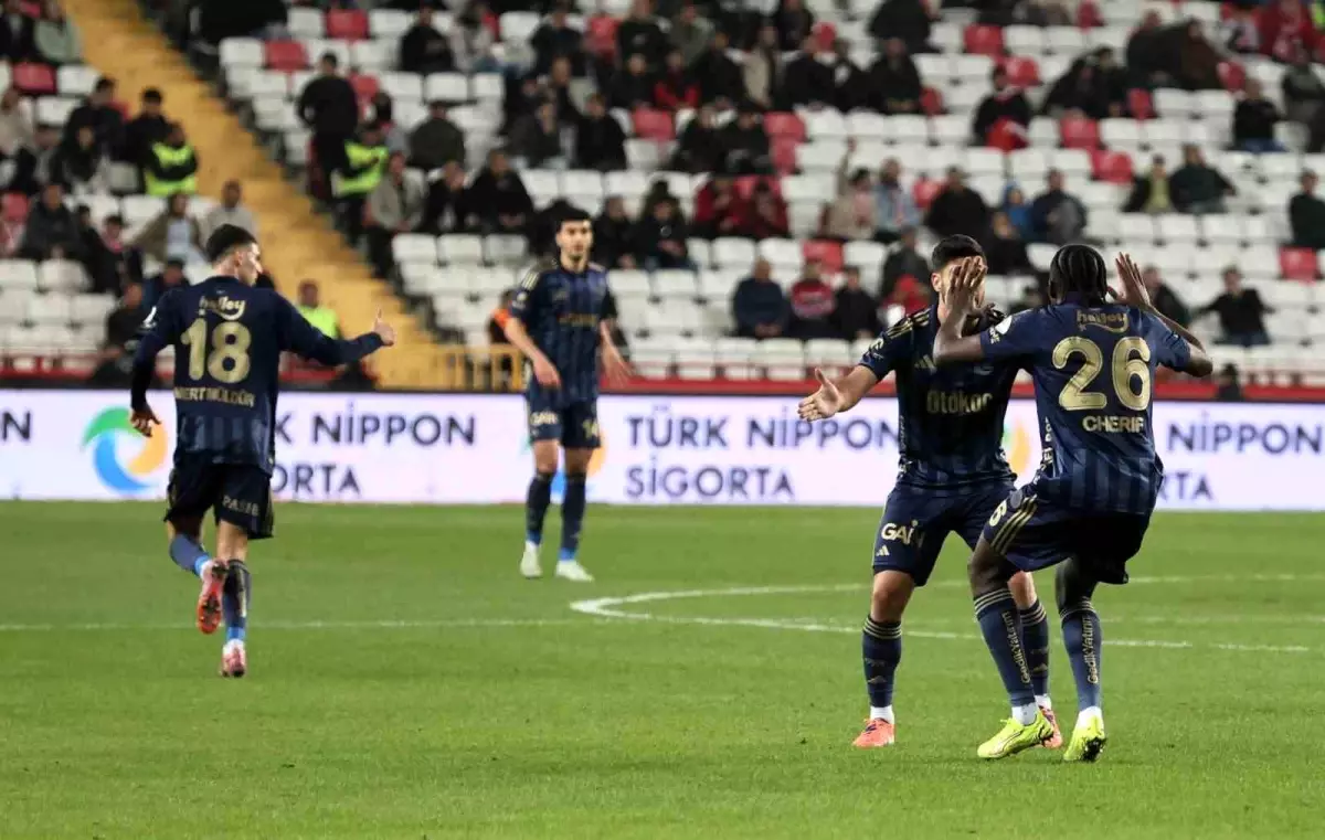 Fenerbahçe Antalyaspor ile Beraber Kaldı