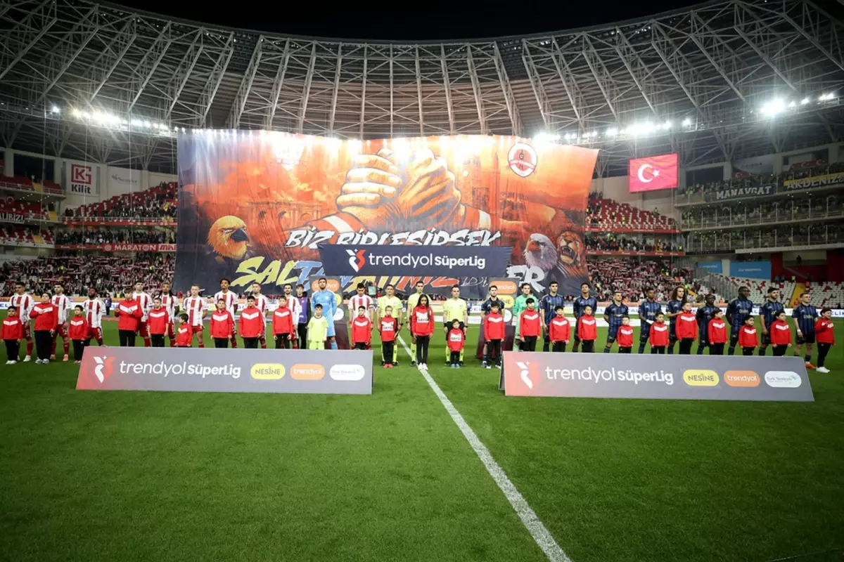 Fenerbahçe\'de sakatlık kabusu bitmiyor: Semedo oyuna devam edemedi