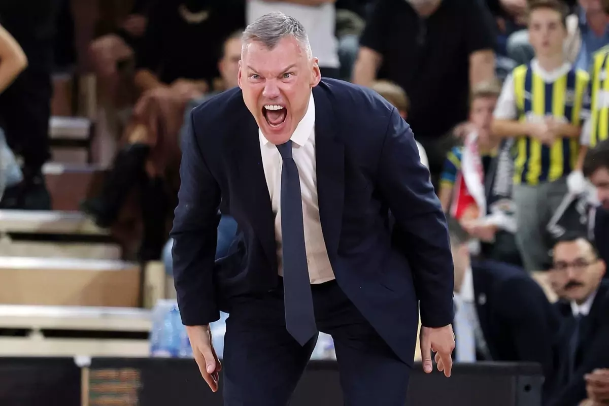 Fenerbahçe\'den açıklama: Takımımızdan 4 kişi Dubai ve Abu Dabi\'de mahsur kaldı