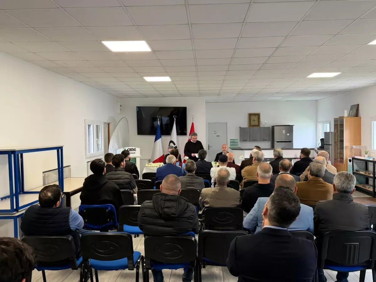 Fransa\'da iftara katılan Süleyman Soylu: Avrupa\'daki Türkler yükseliyor