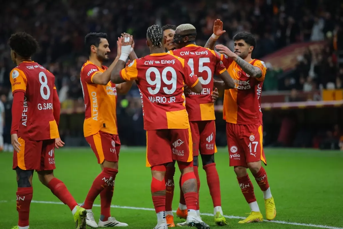 Galatasaray, Alanyaspor\'u 3-1 ile geçti