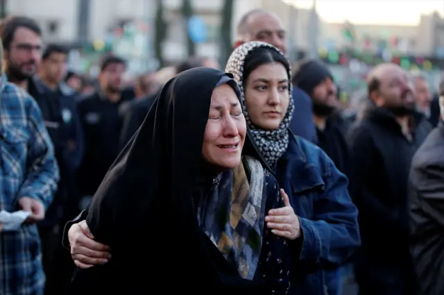 Hamaney'in ölümü sonrası halk intikam yeminleri ediyor! Kendilerini yumruklayarak ağıt yaktılar