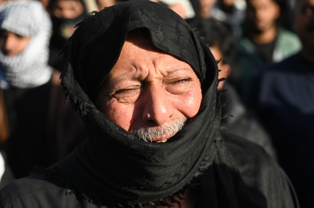 Hamaney'in ölümü sonrası Tahran'da mahşeri kalabalık! Binlerin ağzında tek slogan var
