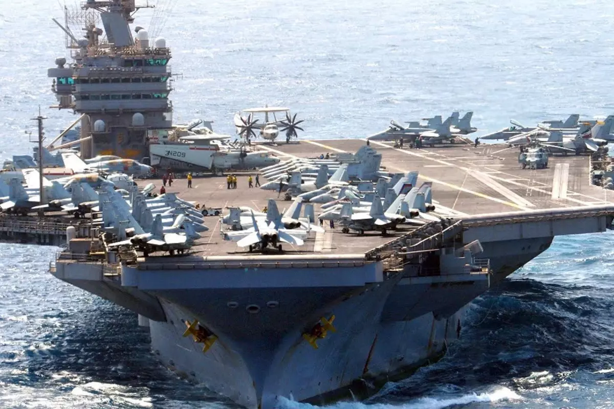 İran \'Abraham Lincoln\'u hedef aldı, ABD\'den açıklama geldi