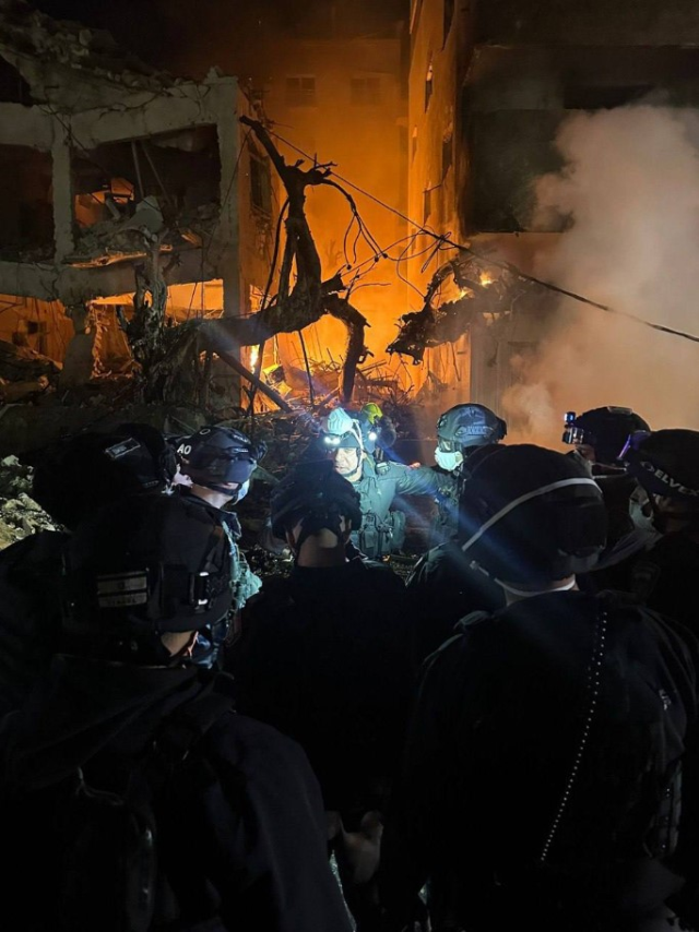 İran'dan İsrail'e yeni füze saldrısı