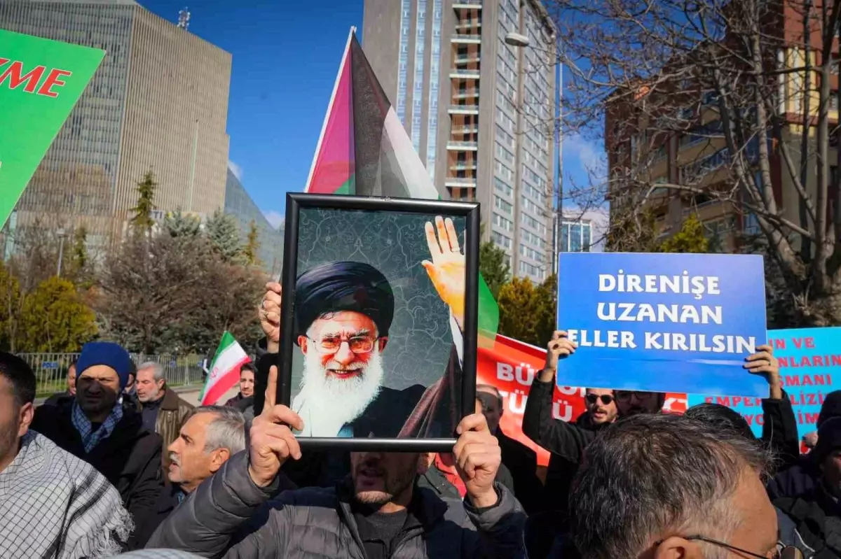 Hamaney\'in Ölümü: İran\'da Yas ve Protestolar