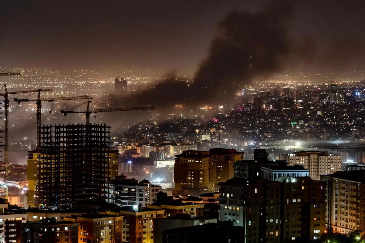 İran İstihbarat Bakanlığı Füze Saldırısına Uğradı