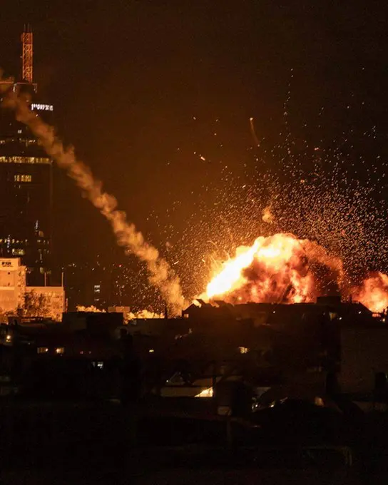İran yeni saldırı dalgası başlattı, Tel Aviv'de sirenler çalıyor