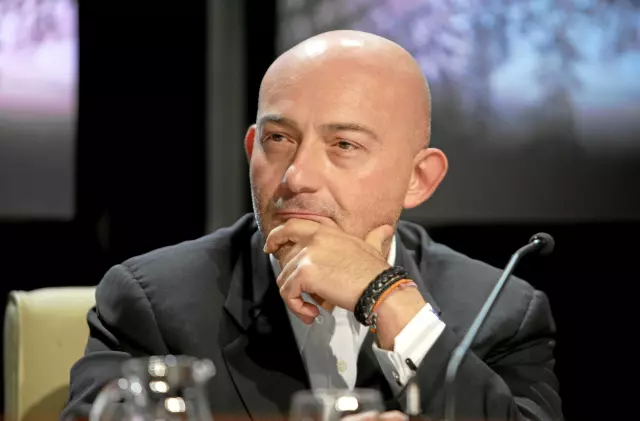 İş insanı Ferit Şahenk Dubai'de mahsur kaldı