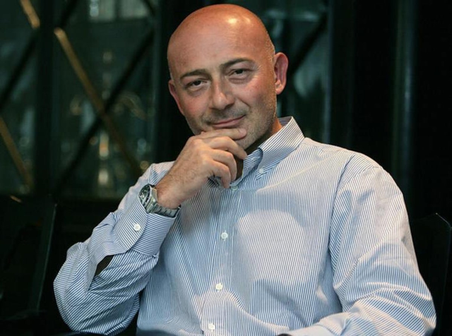 İş insanı Ferit Şahenk Dubai'de mahsur kaldı