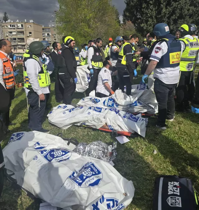İsrail'i savaş alanına çeviren saldırı! Taş üstünde taş kalmadı İsrail'i savaş alanına çeviren saldırı! Taş üstünde taş kalmadı