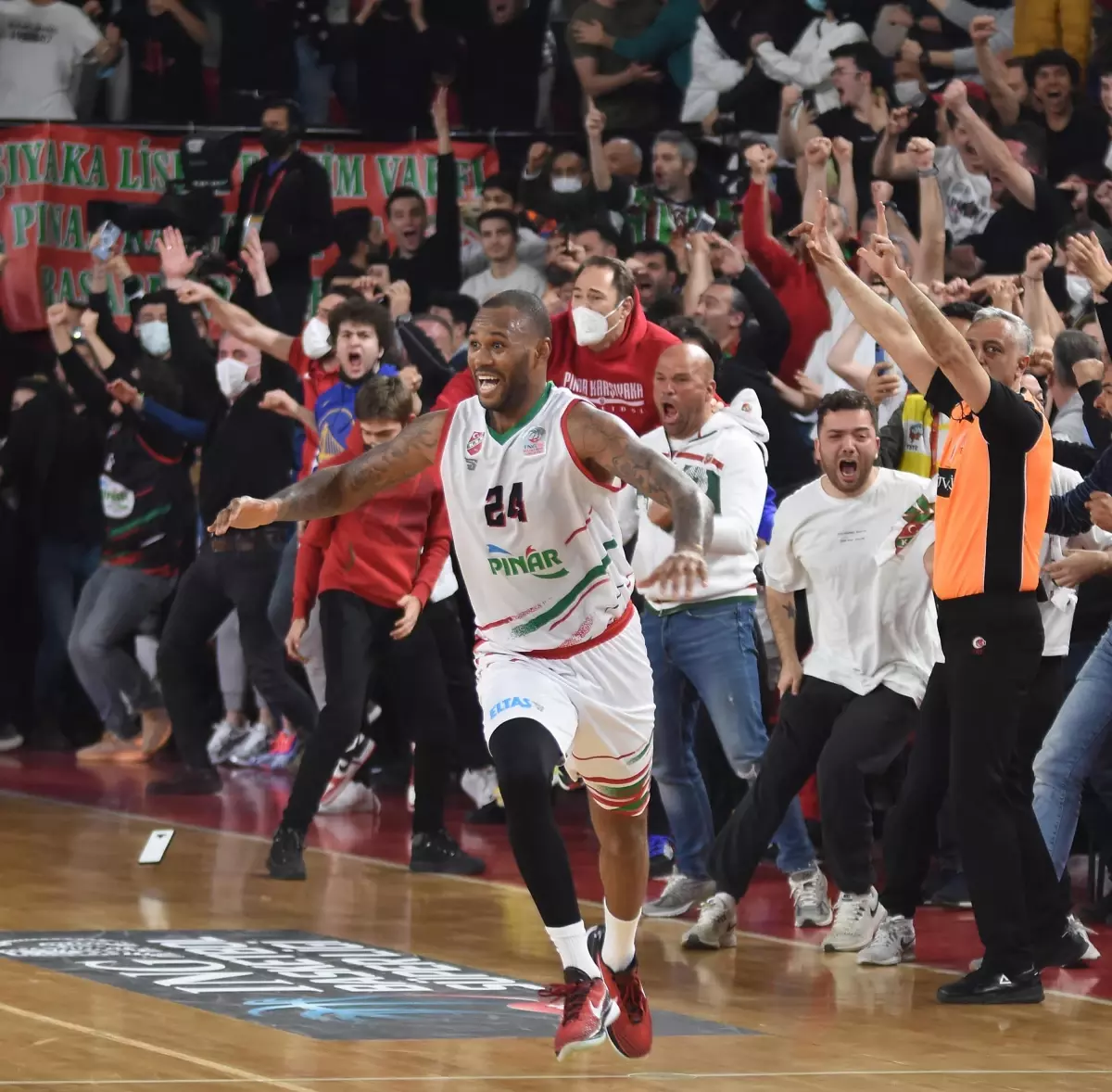 Karşıyaka\'ya Transfer Yasağı Şoku