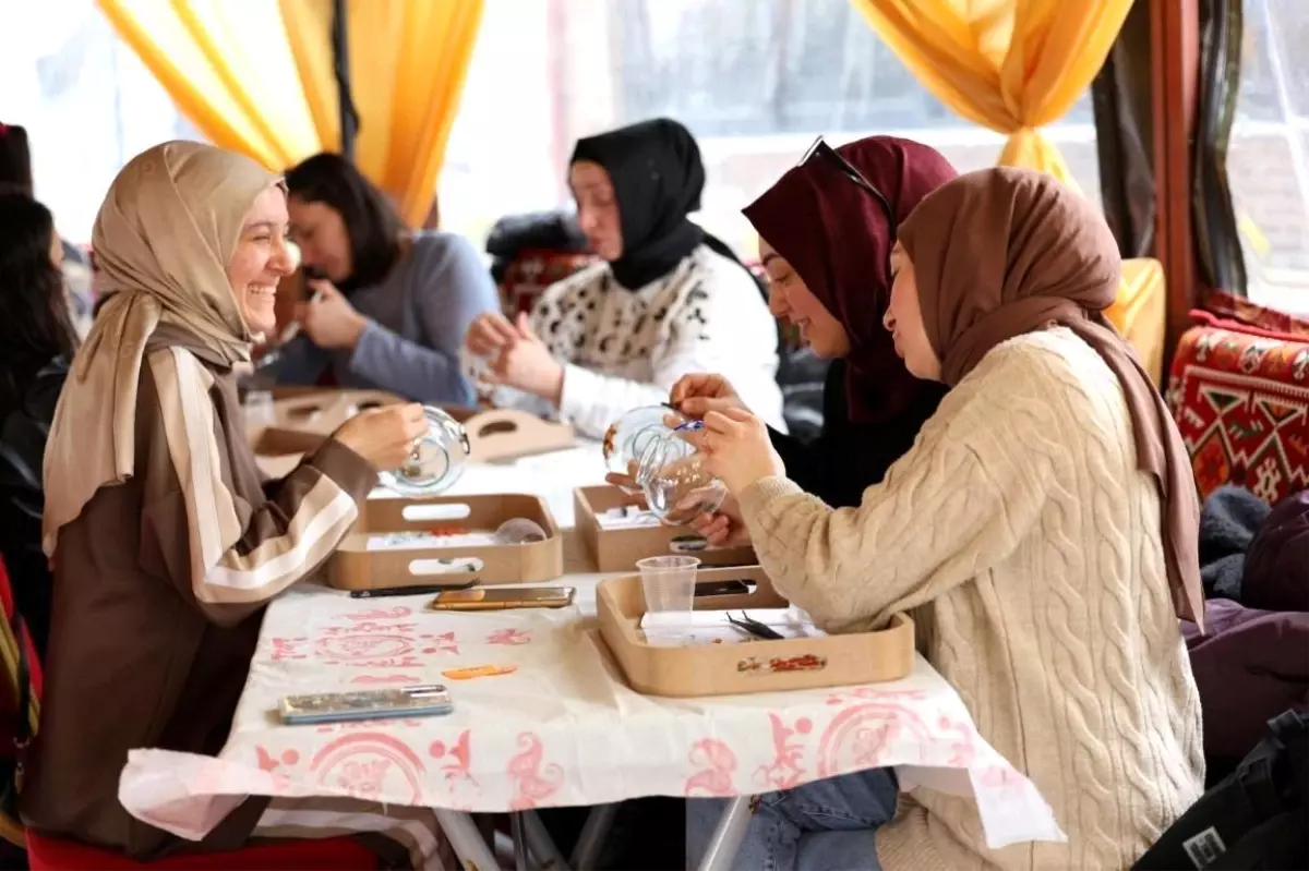 Kartepe\'de kurulan otağ çadırında geleneksel sanatlar yaşatılıyor