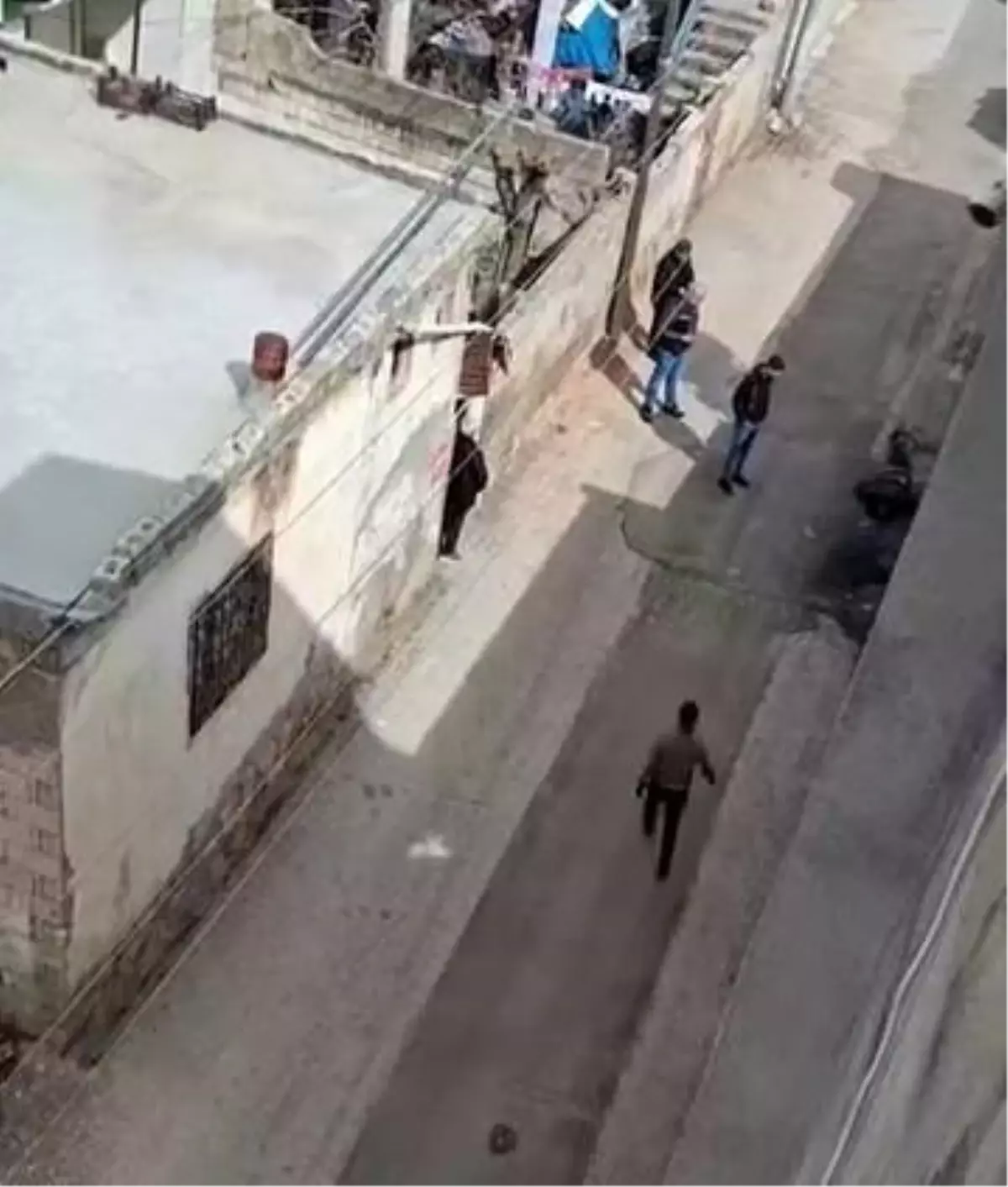 Adıyaman\'da Madde Bağımlısı Sokakta Fenalaştı