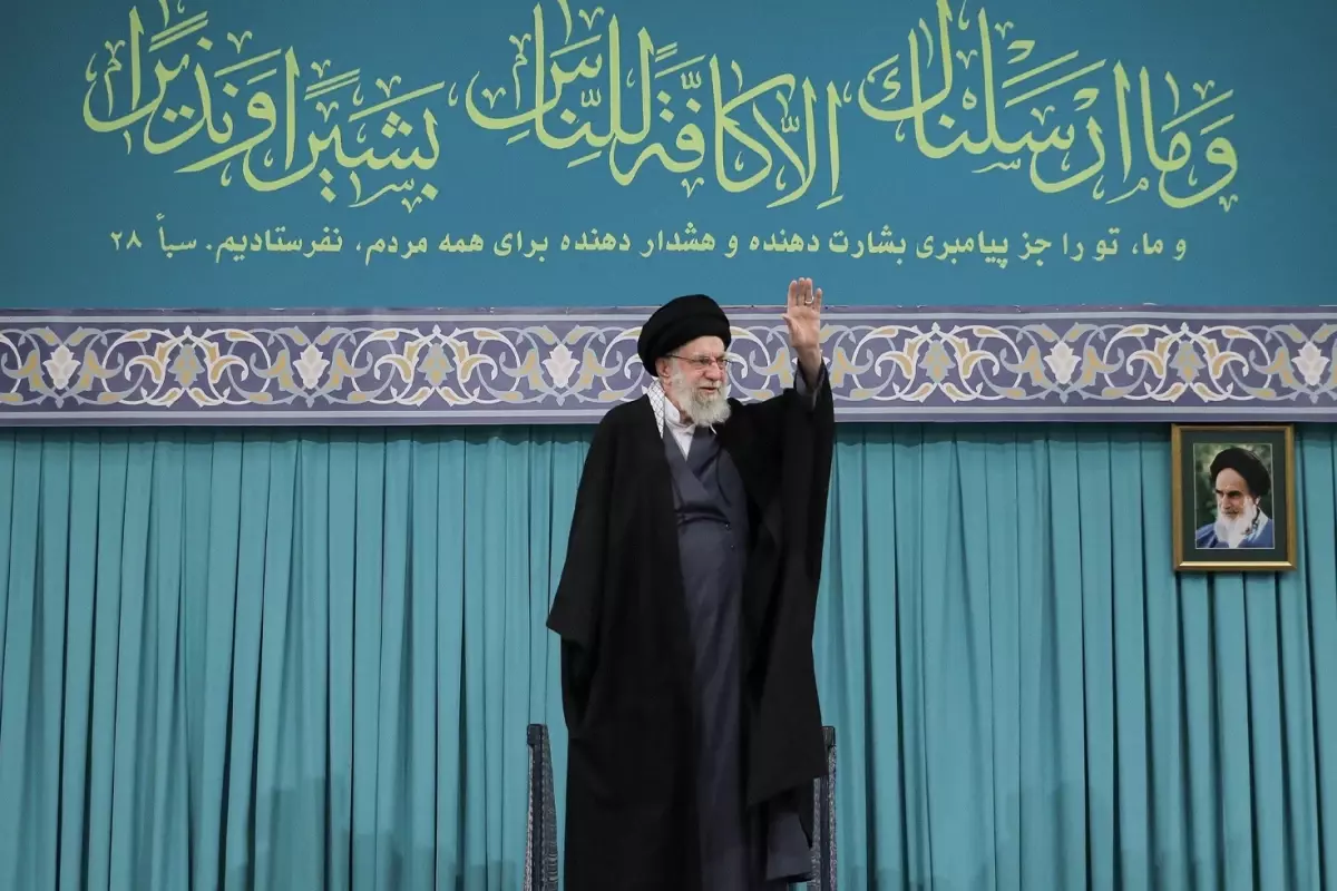 Öldüğü iddia edilen İran\'ın Dini Lideri Hamaney\'den sosyal medya paylaşımı