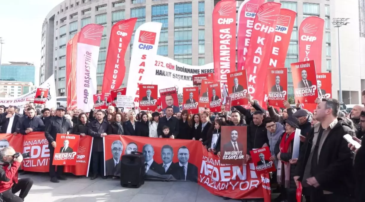 CHP Başkanı Çelik\'ten Adliye Önünde Açıklama