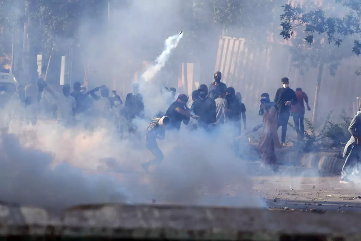 Pakistan\'daki ABD konsolosluğu önünde protesto: Can kaybı 21\'e yükseldi