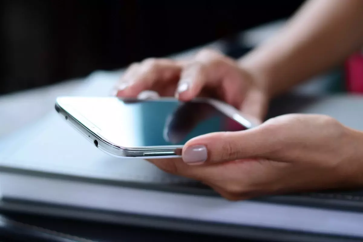 Saldırı öncesi İran\'da milyonlarca kişiye aynı mesaj gitti! Hem de namaz uygulamasına