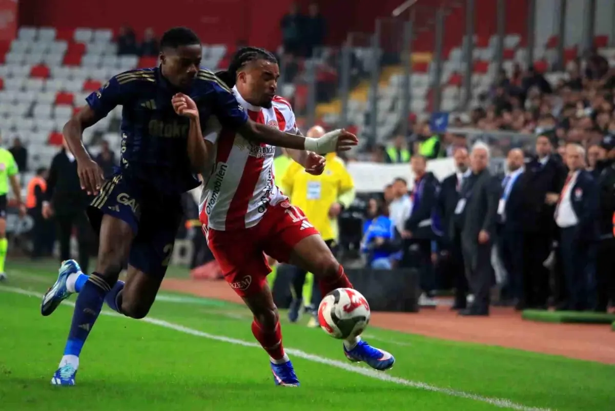 Antalyaspor - Fenerbahçe Maçı 2-2 Beraberlikte Tamamlandı