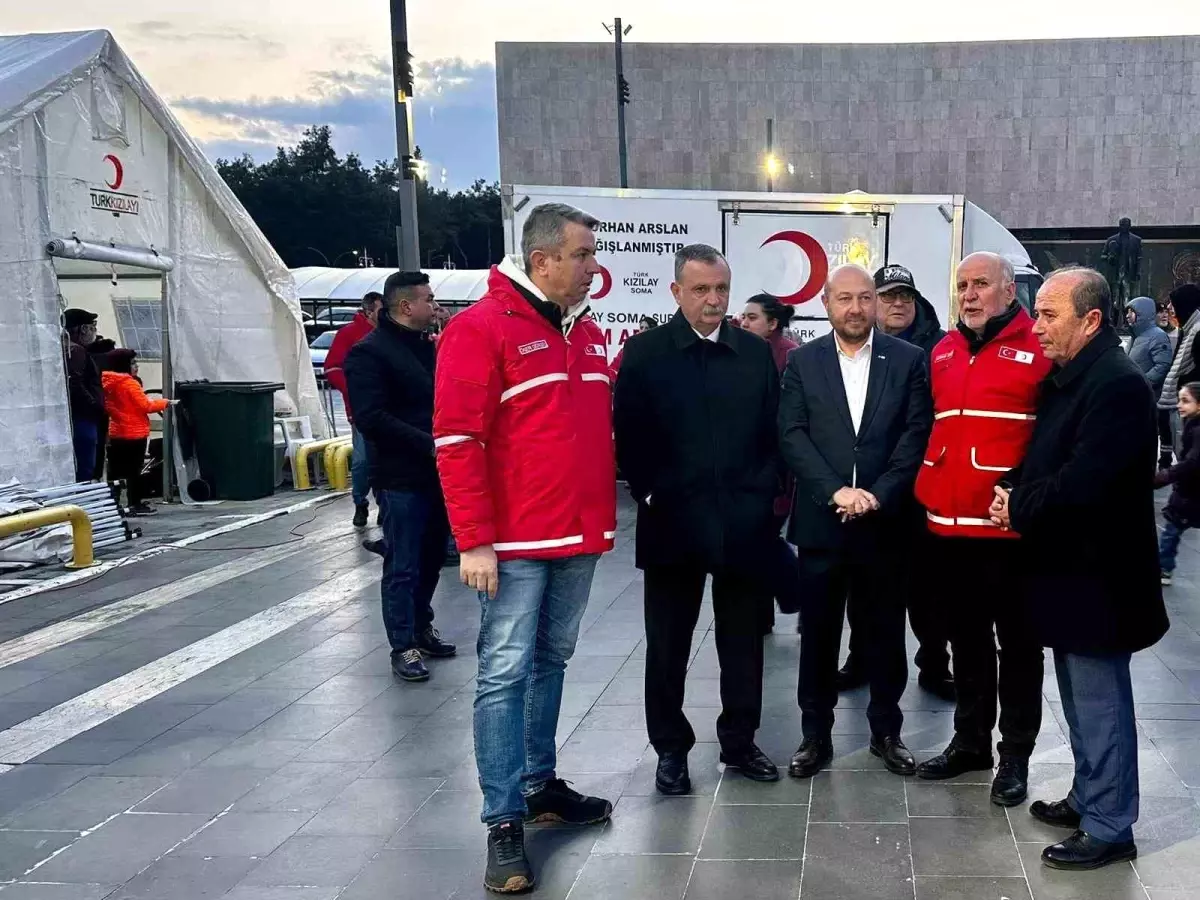 Türk Kızılay ve Yunusemre Belediyesi\'nden 1000 kişilik iftar