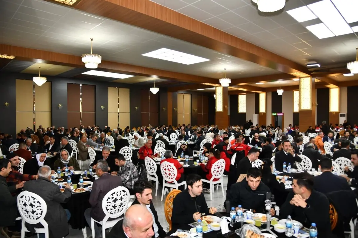 Vali Şıldak, Siverek\'te İftar Programında Vatandaşlarla Buluştu