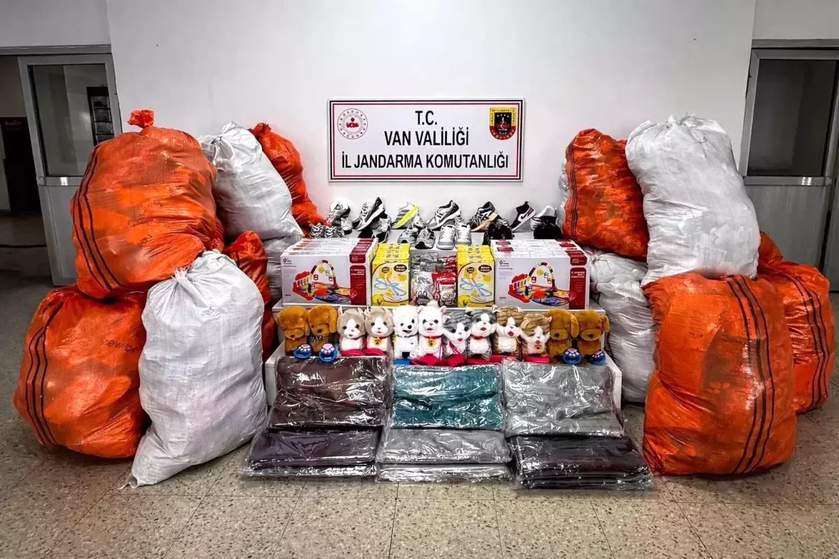 Başkale\'de 10 Milyon TL\'lik Kaçak Malzeme Ele Geçirildi