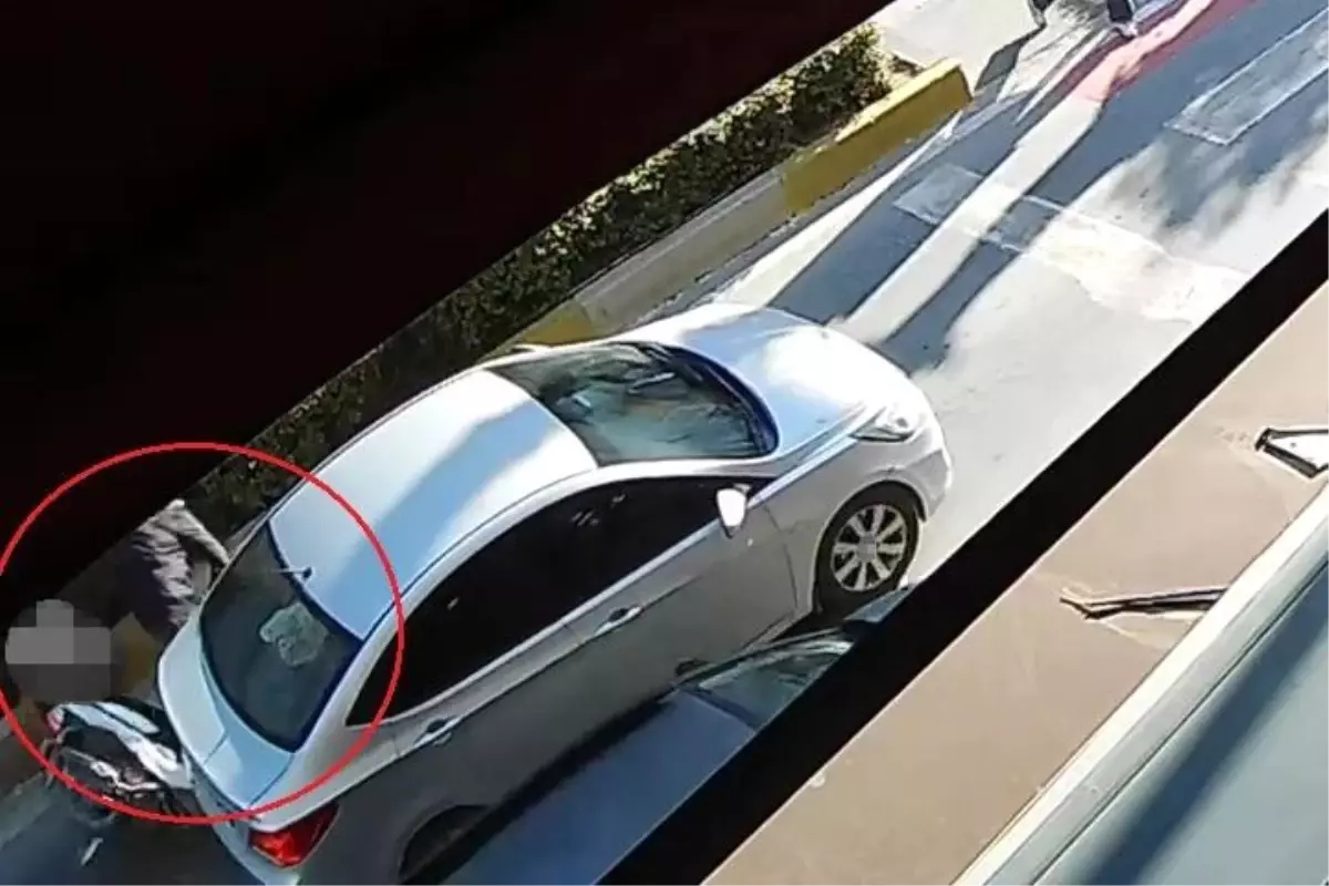 Antalya\'da Motosiklet Kazası: Sürücü Yaralandı