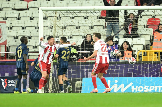Zirve yarışında fark 4'e çıktı! Fenerbahçe'den üst üste ikinci puan kaybı