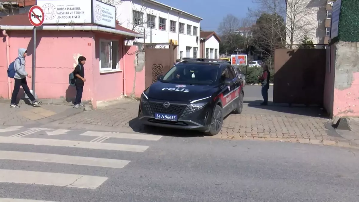 Lise Öğrencisinden Bıçaklı Saldırı