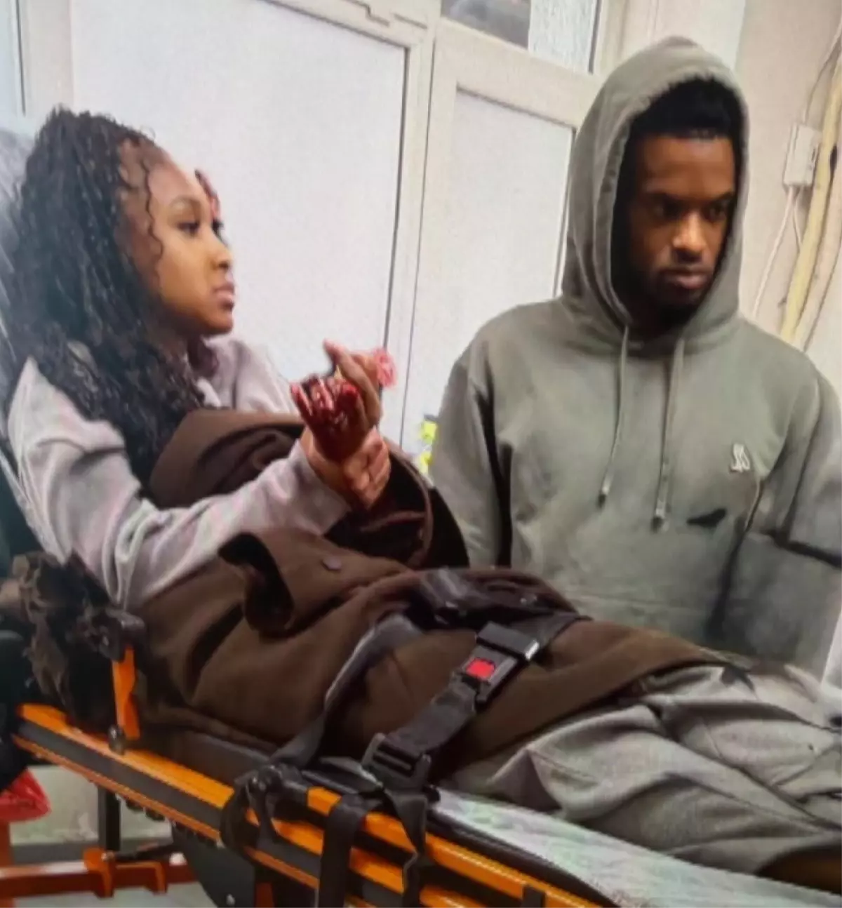 Semedo\'nun Eşi Minibüs Kazası Geçirdi