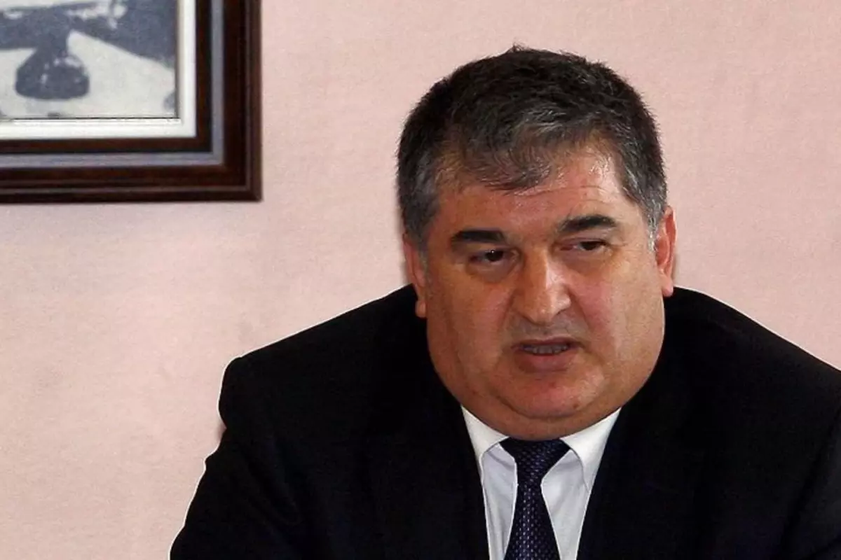 Gri kategoride aranıyordu! Firari eski savcı gizli bölmede yakalandı