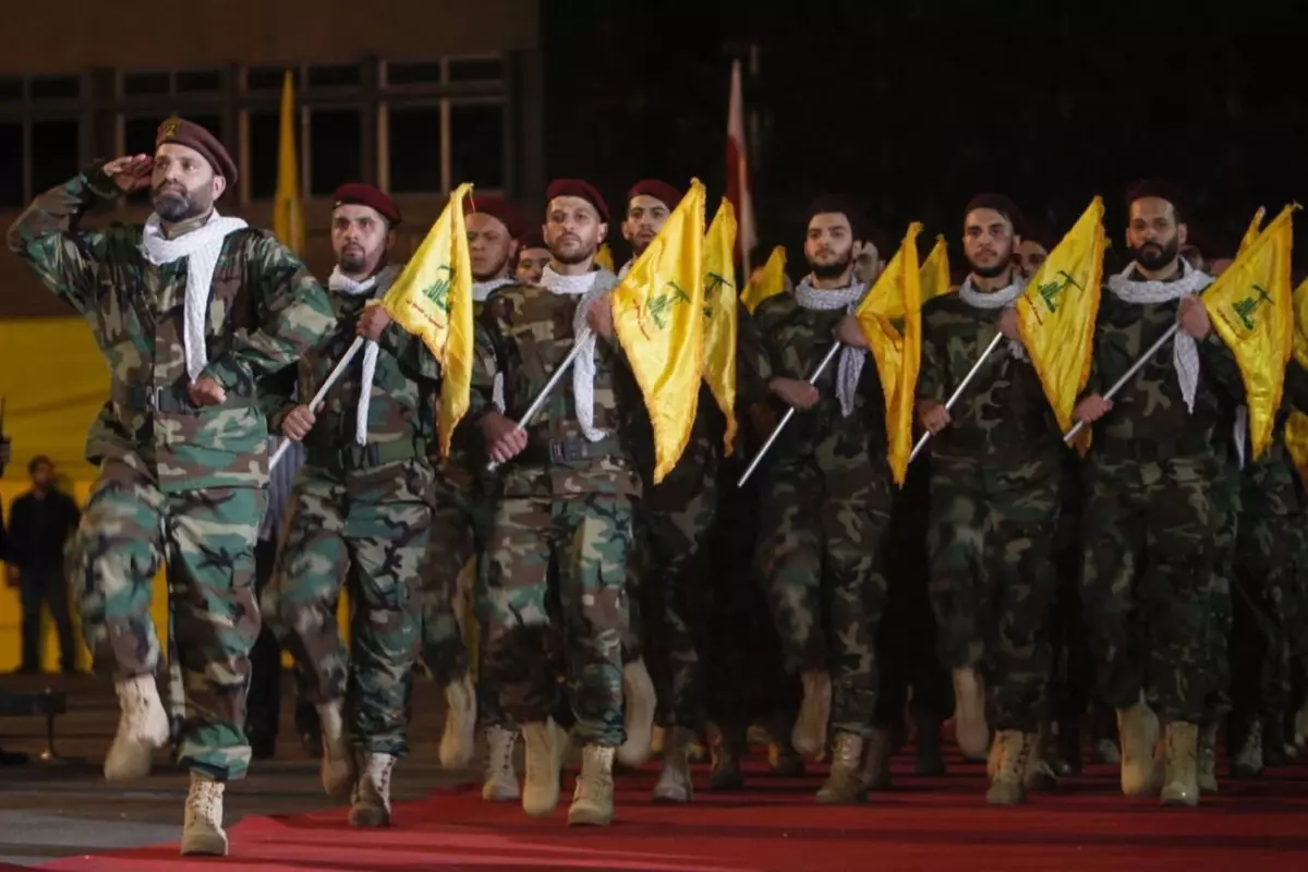 Savaşa bugün dahil olan Hizbullah\'tan askeri faaliyetlerini yasaklayan hükümete yanıt geldi