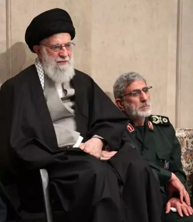 İran'ı satmakla suçlanan komutan sessizliğini bozdu