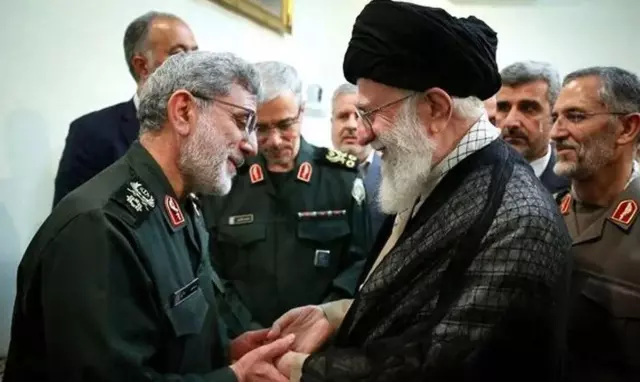 İran'ı satmakla suçlanan komutan sessizliğini bozdu