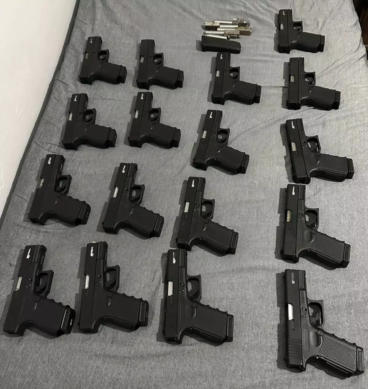 İstanbul\'da Kaçak Silah Operasyonu