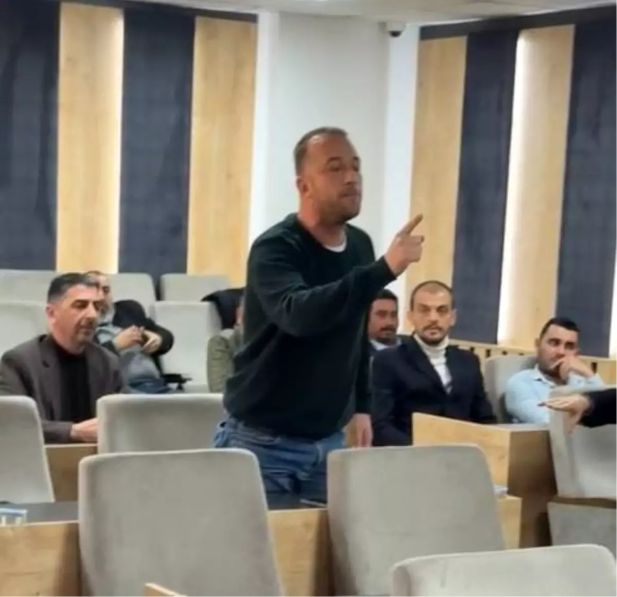 Koçarlı Belediye Meclisi\'nde gergin anlar