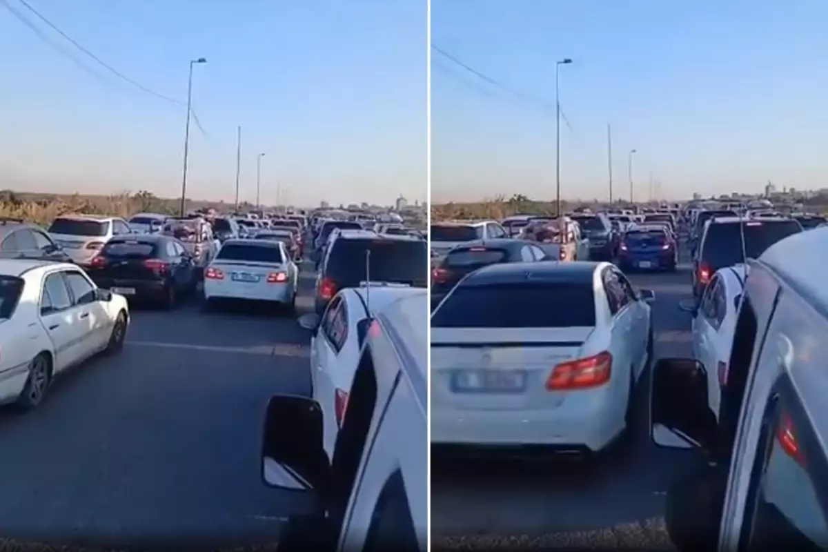 Lübnan\'dan büyük kaçış! Araçlarıyla sınıra doğru akın ettiler