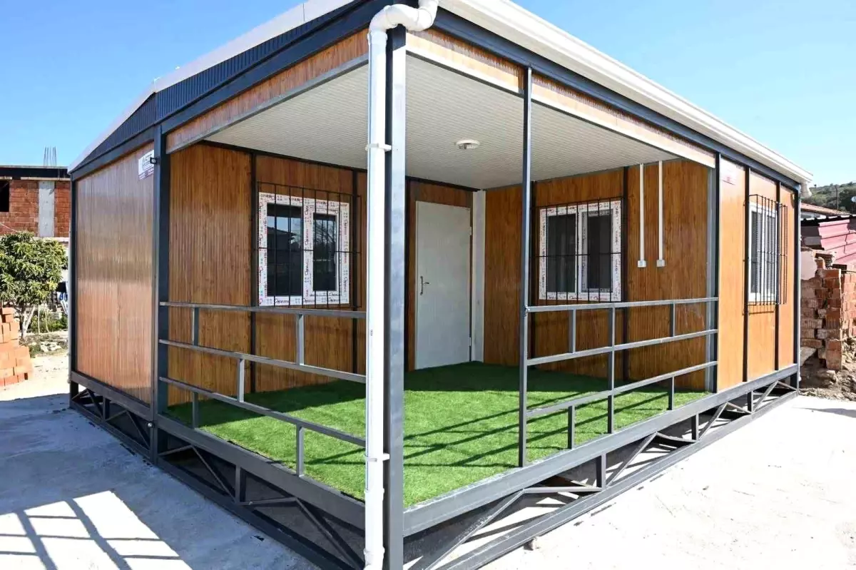 Manisa\'da yağmurda evleri kullanılamaz hale gelen ailenin yeni yuvası büyükşehirden